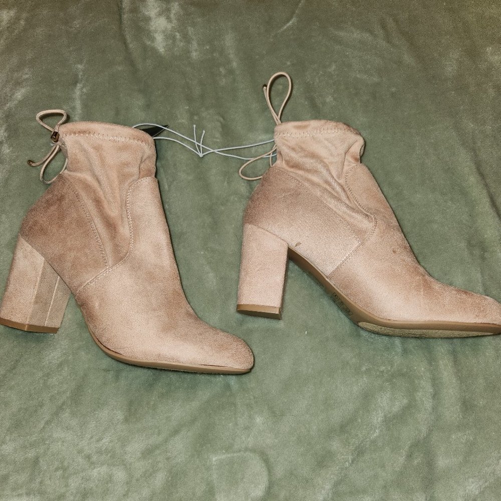 NWT Forever21 Blush Suede Stretchy Booties Size 9